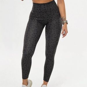 Violate the Dresscode leggings